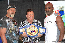 holyfield vs botha (C) Dan Gluskoter)